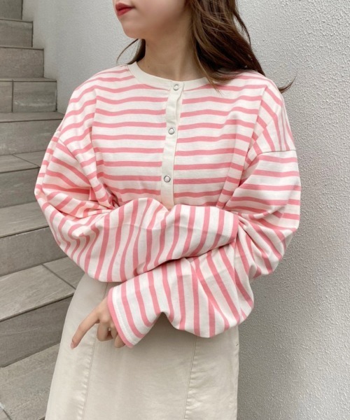 one after another NICE CLAUP（ワンアフターアナザーナイスクラップ）の「しっかり生地で色んなスタイリングに使える。前後２wayゆるボーダーT（Tシャツ/カットソー・レディース・ブラック系その他/パープル系その他/ピンク系その他/レッド系その他/グリーン系その他/ブラック系/パープル系/ピンク系・FREE）」の8枚目の写真