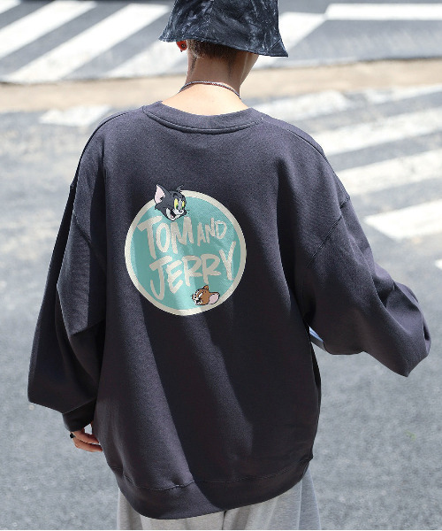 DISCUS（ディスカス）の「【neos -addictive design-】DISCUS×トムとジェリー プリント＆刺繍 ビッグシルエット スウェット プルオーバー トレーナー（スウェット・メンズ・チャコールグレー/パープル/オフホワイト/グリーン・MEDIUM/LARGE）」の2枚目の写真