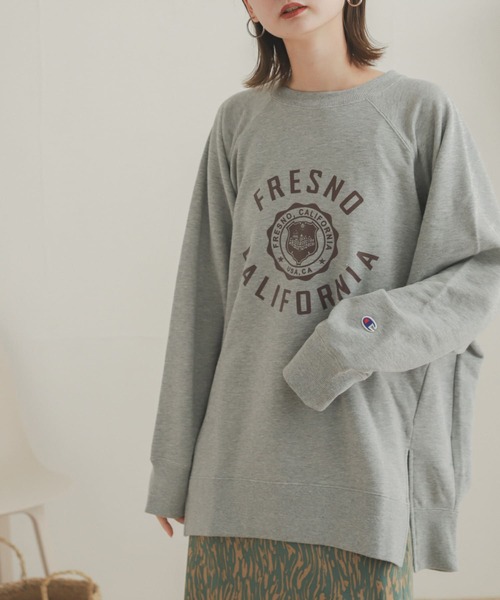 SENSE OF PLACE by URBAN RESEARCH(センスオブプレイスバイアーバンリサーチ)の「『別注』Champion×SENSE OF PLACE カレッジスウェット(スウェット・レディース・ライトグレー/ライトブルー/ベージュ・ONE)」の1枚目の写真