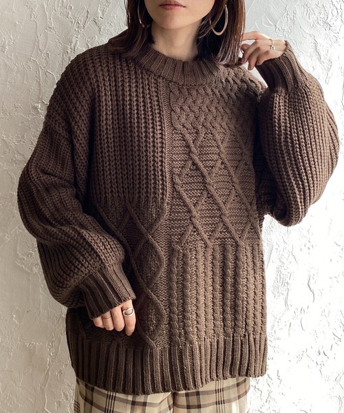 She's Closet(シーズクローゼット)の「ケーブルアラン編みボリュームスリーブパッチワークニット(ニット/セーター・レディース・アイボリー/ベージュ/ブラック/ブラウン/イエロー/グリーン・FREE)」の4枚目の写真