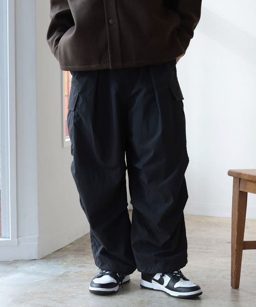 BeAMS DOT(ビームスドット)の「【FINE BOYS5月号掲載】【WEB限定】BeAMS DOT / ナイロンカーゴパンツ(その他パンツ・メンズ・ブラック/オリーブ・SMALL/MEDIUM/LARGE)」の1枚目の写真