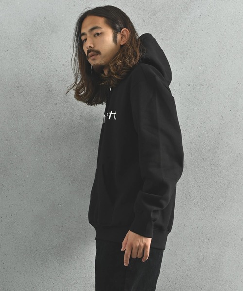 Carhartt WIP(カーハートダブリューアイピー)の「Carhartt WIP(カーハート ワークインプログレス) スクリプトロゴ プルパーカー(パーカー・メンズ・グレー系その他/ブラウン/ブラック×ホワイト・S/M/L)」の4枚目の写真