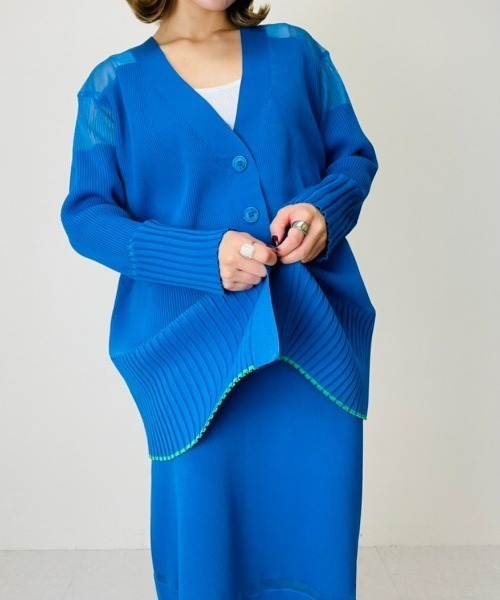 TEVALT（ヴァレット）の「ラメシアー　ランダムリブカーディガン（カーディガン/ボレロ・レディース・ブラック/グリーン/ブラウン/ブルー・38）」の4枚目の写真