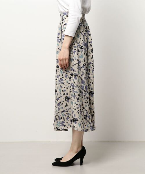 Te chichi TERRASSE（テチチテラス）の「ペイント花柄パイピングスカート（スカート・レディース・ベージュ/ネイビー/オレンジ・ﾌﾘ-）」の4枚目の写真