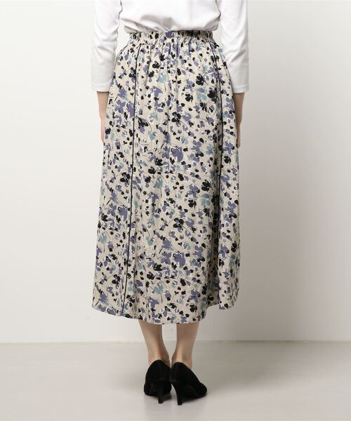 Te chichi TERRASSE（テチチテラス）の「ペイント花柄パイピングスカート（スカート・レディース・ベージュ/ネイビー/オレンジ・ﾌﾘ-）」の5枚目の写真
