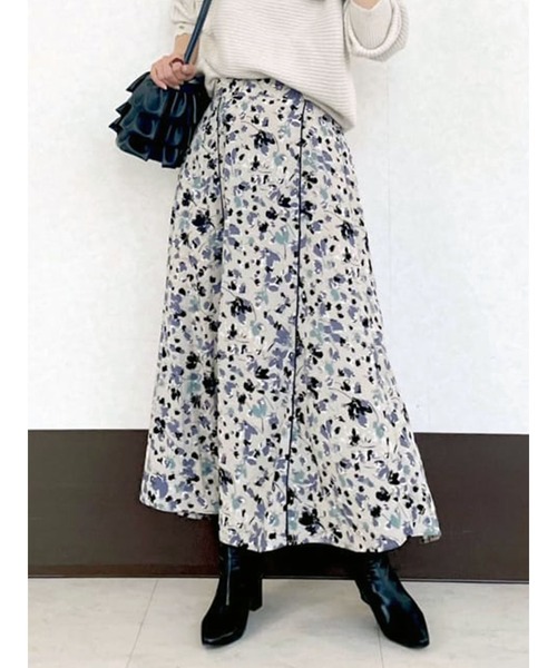 Te chichi TERRASSE（テチチテラス）の「ペイント花柄パイピングスカート（スカート・レディース・ベージュ/ネイビー/オレンジ・ﾌﾘ-）」の2枚目の写真