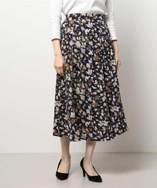 Te chichi TERRASSE（テチチテラス）の「ペイント花柄パイピングスカート（スカート・レディース・ベージュ/ネイビー/オレンジ・ﾌﾘ-）」の7枚目の写真