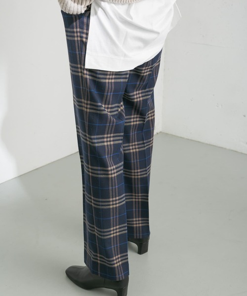 URBAN RESEARCH（アーバンリサーチ）の「T/Rウールチェックストレートパンツ（その他パンツ・レディース・ネイビー/キャメル・36/38）」の12枚目の写真
