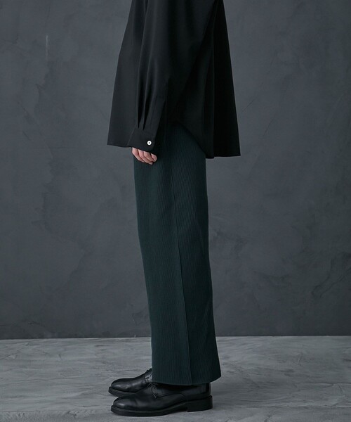 PUBLIC TOKYO(パブリックトウキョウ)の「プリーツニットパンツ(その他パンツ・メンズ・ダークグレー/ライトベージュ/サックスブルー・1/2)」の18枚目の写真