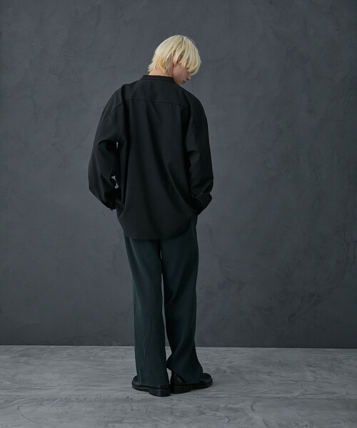 PUBLIC TOKYO(パブリックトウキョウ)の「プリーツニットパンツ(その他パンツ・メンズ・ダークグレー/ライトベージュ/サックスブルー・1/2)」の19枚目の写真