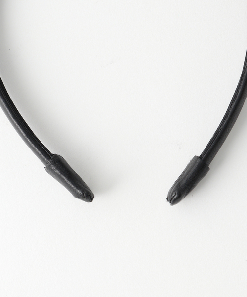 SLOBE IENA（スローブイエナ）の「【LE VERNIS/ル・ベルニ】 レザーカチューシャ（カチューシャ・レディース・ブラック/アイボリー・FREE）」の6枚目の写真