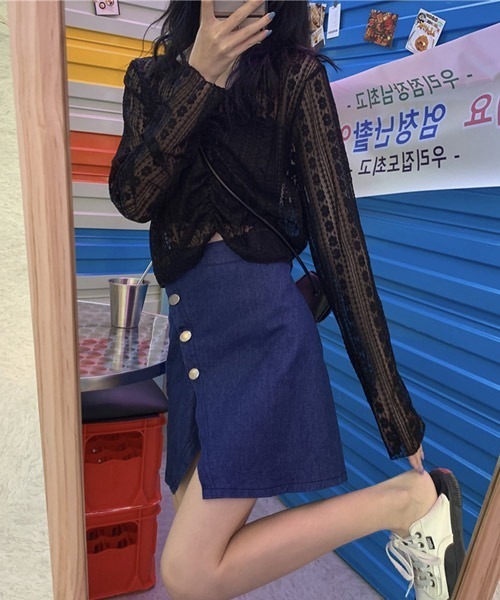VIBGYOR Women(ヴィブジョー ウィメン)の「【KOREA SELECT】フロント ギャザー フラワー レース トップス(シャツ/ブラウス・レディース・ホワイト/ブラック・FREE)」の5枚目の写真