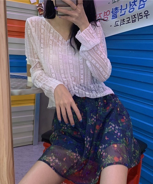 VIBGYOR Women(ヴィブジョー ウィメン)の「【KOREA SELECT】フロント ギャザー フラワー レース トップス(シャツ/ブラウス・レディース・ホワイト/ブラック・FREE)」の7枚目の写真