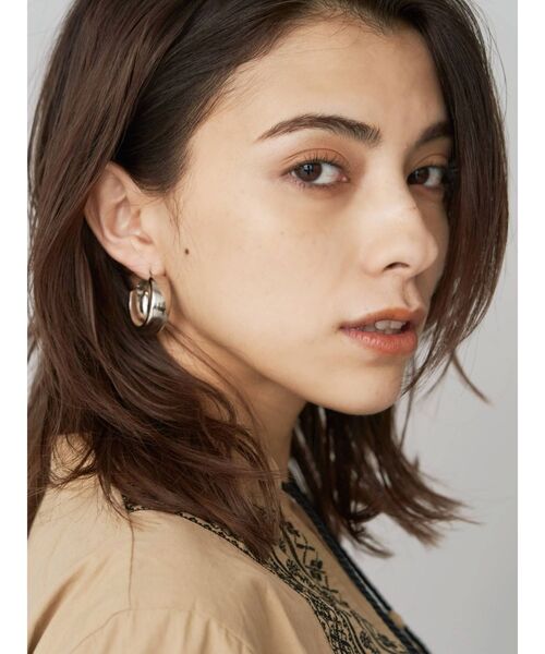 EVRIS（エヴリス）の「WIDE HOOP ピアス（ピアス（両耳用）・レディース・シルバー/ゴールド・FREE）」の3枚目の写真
