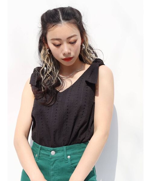 EVRIS（エヴリス）の「WIDE HOOP ピアス（ピアス（両耳用）・レディース・シルバー/ゴールド・FREE）」の8枚目の写真