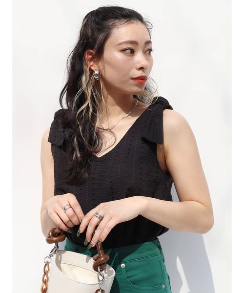 EVRIS（エヴリス）の「WIDE HOOP ピアス（ピアス（両耳用）・レディース・シルバー/ゴールド・FREE）」の9枚目の写真