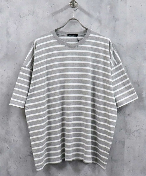 SHISKY（シスキー）の「ビッグシルエット 先染めボーダー クルーネック半袖Tシャツ（Tシャツ/カットソー・メンズ・ブラック/モカ/ラベンダー/杢グレー/ベージュ系/ネイビー系/ダークグリーン/ネイビー/チャコール/ブルー/オフホワイト/ベージュ・M/L/XL）」の4枚目の写真