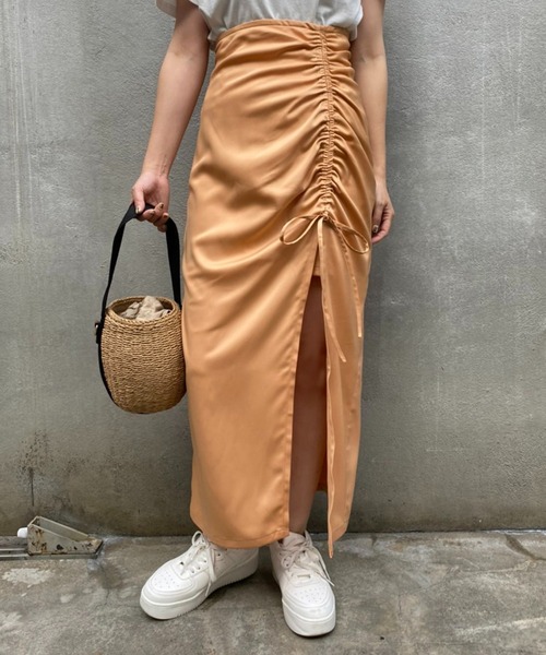 one after another NICE CLAUP(ワンアフターアナザーナイスクラップ)の「サテンドロストスカート(スカート・レディース・ピンク系その他/モカ/アイボリー/オレンジ・FREE)」の4枚目の写真