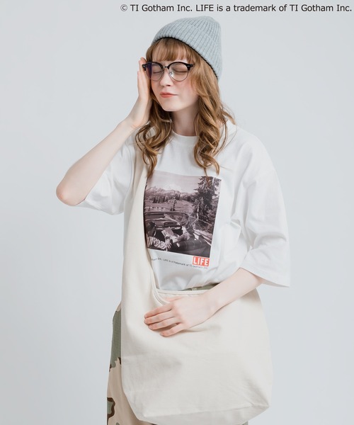 MUHET(ミュエータ)の「LIFEコラボTシャツ(Tシャツ/カットソー・レディース・ホワイト/ブラック/オフホワイト/グリーン/ホワイト系その他・MEDIUM/X-LARGE)」の4枚目の写真