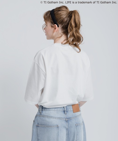 MUHET(ミュエータ)の「LIFEコラボTシャツ(Tシャツ/カットソー・レディース・ホワイト/ブラック/オフホワイト/グリーン/ホワイト系その他・MEDIUM/X-LARGE)」の19枚目の写真