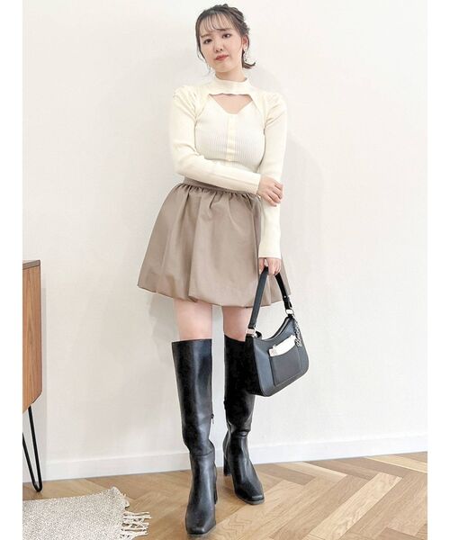 dazzlin（ダズリン）の「デコルテオープンデザインニット（ニット/セーター・レディース・グレー/ブラウン/オフホワイト/ブラック・FREE）」の9枚目の写真