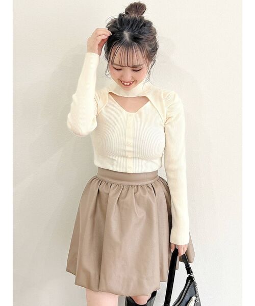 dazzlin（ダズリン）の「デコルテオープンデザインニット（ニット/セーター・レディース・グレー/ブラウン/オフホワイト/ブラック・FREE）」の11枚目の写真