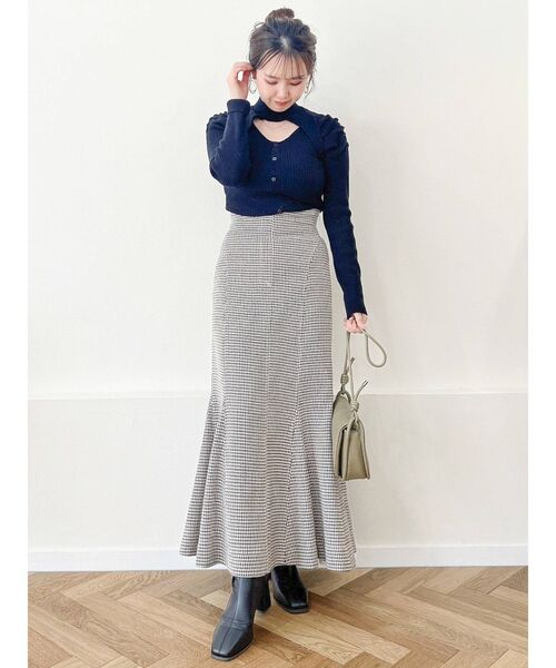 dazzlin（ダズリン）の「デコルテオープンデザインニット（ニット/セーター・レディース・グレー/ブラウン/オフホワイト/ブラック・FREE）」の6枚目の写真