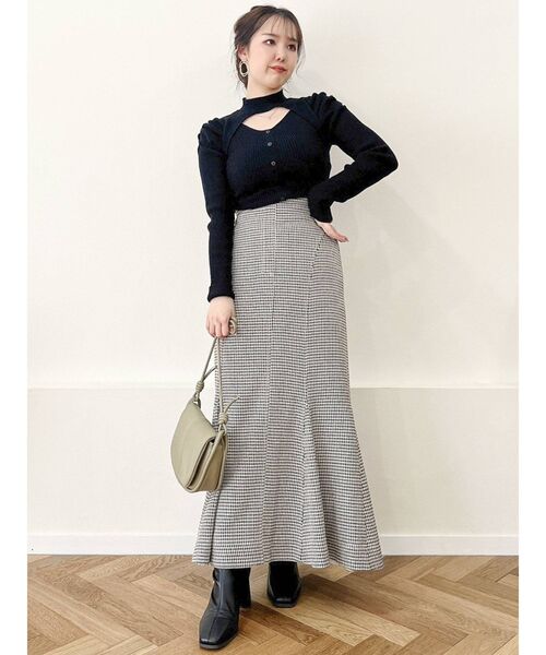 dazzlin（ダズリン）の「デコルテオープンデザインニット（ニット/セーター・レディース・グレー/ブラウン/オフホワイト/ブラック・FREE）」の16枚目の写真