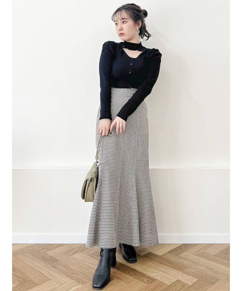 dazzlin（ダズリン）の「デコルテオープンデザインニット（ニット/セーター・レディース・グレー/ブラウン/オフホワイト/ブラック・FREE）」の10枚目の写真