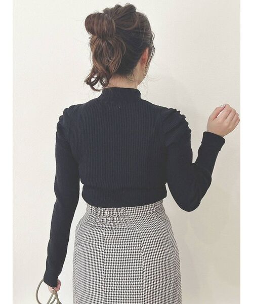 dazzlin（ダズリン）の「デコルテオープンデザインニット（ニット/セーター・レディース・グレー/ブラウン/オフホワイト/ブラック・FREE）」の18枚目の写真