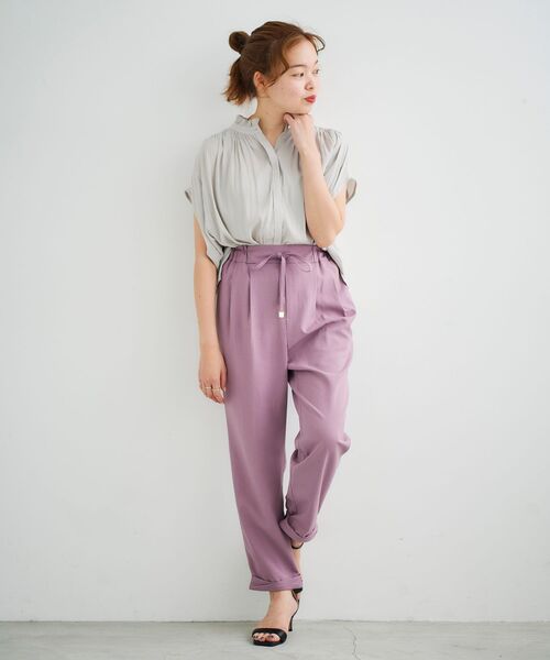 le.coeur blanc（ルクールブラン）の「パウダーサテンフリルネックフレンチブラウス（シャツ/ブラウス・レディース・ブラック/グリーン/モカ/グレイッシュベージュ・38）」の8枚目の写真