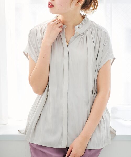 le.coeur blanc（ルクールブラン）の「パウダーサテンフリルネックフレンチブラウス（シャツ/ブラウス・レディース・ブラック/グリーン/モカ/グレイッシュベージュ・38）」の11枚目の写真