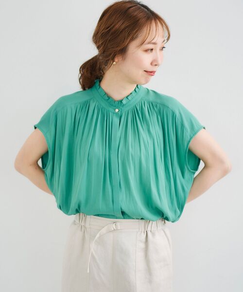 le.coeur blanc（ルクールブラン）の「パウダーサテンフリルネックフレンチブラウス（シャツ/ブラウス・レディース・ブラック/グリーン/モカ/グレイッシュベージュ・38）」の19枚目の写真