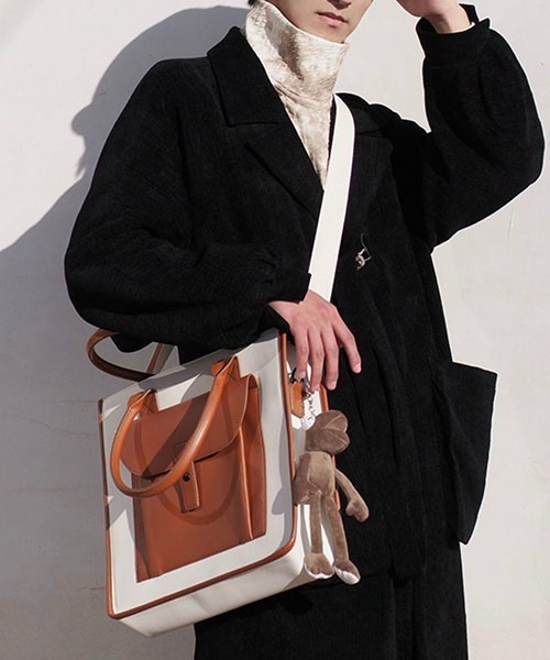 WESTBOY(ウエストボーイ)の「シンセティックレザー コンビネーションポケットトートバッグWO22BG01【WB ORIGINALS】(トートバッグ・メンズ・ブラック/ホワイト・FREE)」の3枚目の写真