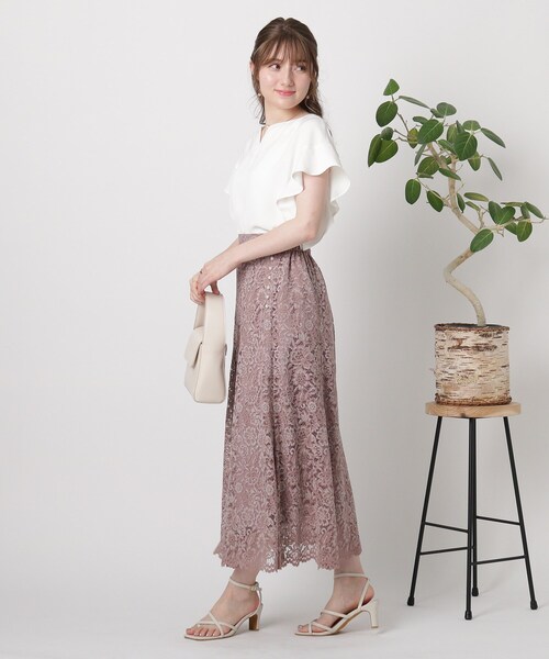 couture brooch（クチュールブローチ）の「◆【大人レディ、きちんと見えが叶うブラウス！】前後2WAY　フリルスリーブゴールドバーブラウス（シャツ/ブラウス・レディース・オフホワイト/サックスブルー/ブラック系・38/42）」の4枚目の写真