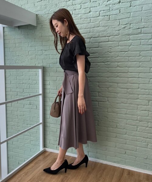 couture brooch（クチュールブローチ）の「◆【大人レディ、きちんと見えが叶うブラウス！】前後2WAY　フリルスリーブゴールドバーブラウス（シャツ/ブラウス・レディース・オフホワイト/サックスブルー/ブラック系・38/42）」の9枚目の写真