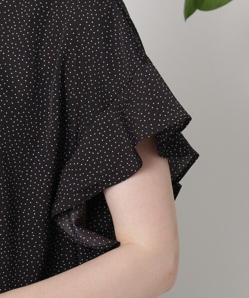 couture brooch（クチュールブローチ）の「◆【大人レディ、きちんと見えが叶うブラウス！】前後2WAY　フリルスリーブゴールドバーブラウス（シャツ/ブラウス・レディース・オフホワイト/サックスブルー/ブラック系・38/42）」の10枚目の写真