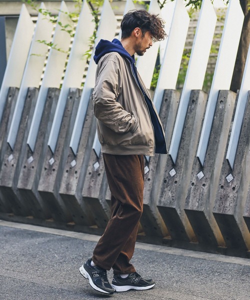 URBAN RESEARCH Sonny Label（アーバンリサーチサニーレーベル）の「コーデュロイワイドテーパードパンツ（その他パンツ・メンズ・ブラック/ブラウン/ライトベージュ・MEDIUM/LARGE）」の5枚目の写真