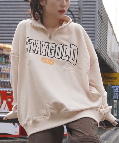 STAY GOLD（ステイゴールド）の「STAYGOLD カレッジロゴ ハーフジップ