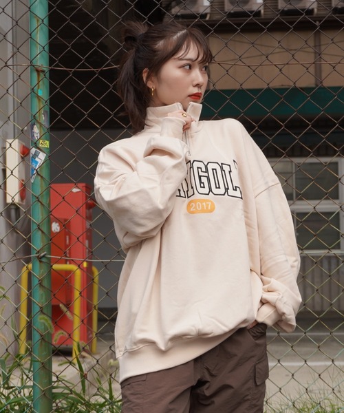 STAY GOLD（ステイゴールド）の「STAYGOLD カレッジロゴ ハーフジップ