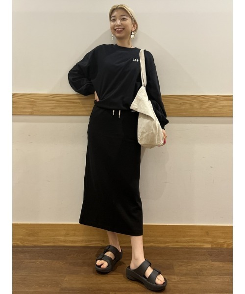 GAP(ギャップ)の「ミニ GAPロゴスウェット・トレーナー(スウェット・レディース・オフホワイト/ブラウン/ブラック/ライトグレー/カーキ/ブルー/ベージュ/ピンク/ライトブラウン/グリーン/ダークグリーン・L/S/XS/XXS/M/XL)」の20枚目の写真