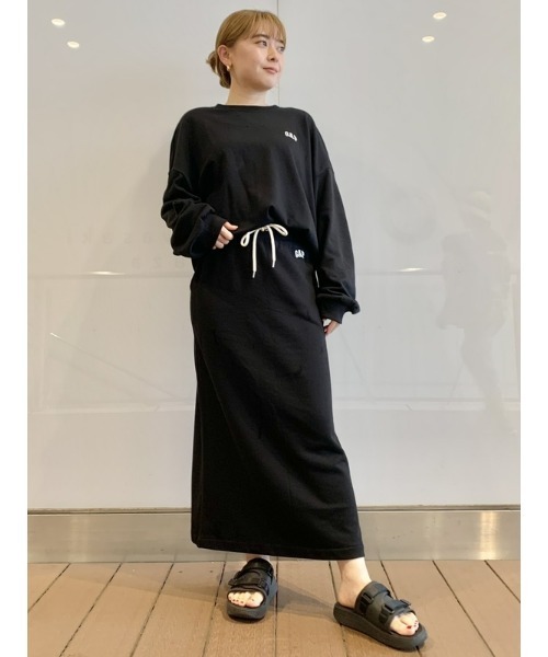 GAP(ギャップ)の「ミニ GAPロゴスウェット・トレーナー(スウェット・レディース・オフホワイト/ブラウン/ブラック/ライトグレー/カーキ/ブルー/ベージュ/ピンク/ライトブラウン/グリーン/ダークグリーン・L/S/XS/XXS/M/XL)」の19枚目の写真