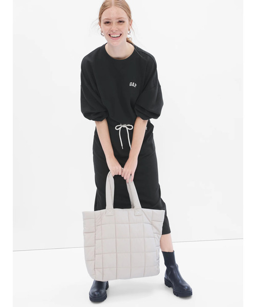 GAP(ギャップ)の「ミニ GAPロゴスウェット・トレーナー(スウェット・レディース・オフホワイト/ブラウン/ブラック/ライトグレー/カーキ/ブルー/ベージュ/ピンク/ライトブラウン/グリーン/ダークグリーン・L/S/XS/XXS/M/XL)」の14枚目の写真