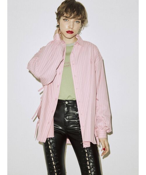 jouetie(ジュエティ)の「サイドリボンロングシャツ(シャツ/ブラウス・レディース・オフホワイト/ブラック/ピンク・MEDIUM)」の3枚目の写真