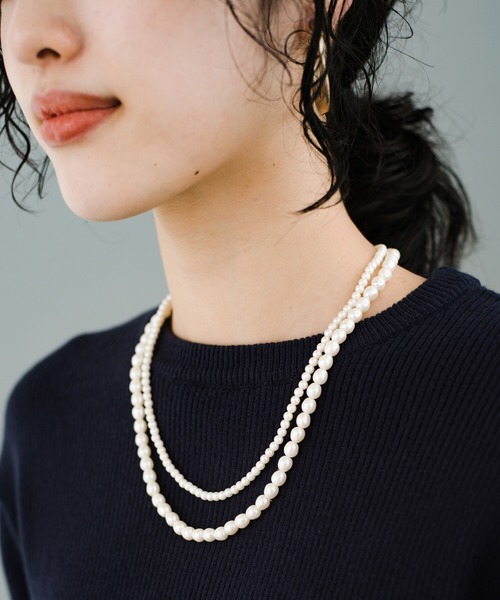 haco!(ハコ)の「光の反射いただきます!首への負担はノーセンキュー TPOに合わせて大小パールを使い分けられるネックレス2本セット(ネックレス・レディース・ホワイト・ONE SIZE)」の1枚目の写真