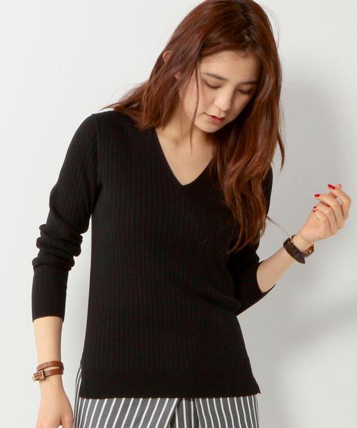 UNITED ARROWS（ユナイテッドアローズ）の「UAB CTN ワイドリブ Vネックニット ◆（ニット/セーター・レディース・オフホワイト/ブラック/ライトブルー・フリー）」の2枚目の写真