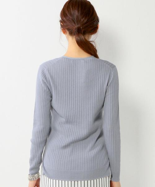 UNITED ARROWS（ユナイテッドアローズ）の「UAB CTN ワイドリブ Vネックニット ◆（ニット/セーター・レディース・オフホワイト/ブラック/ライトブルー・フリー）」の4枚目の写真