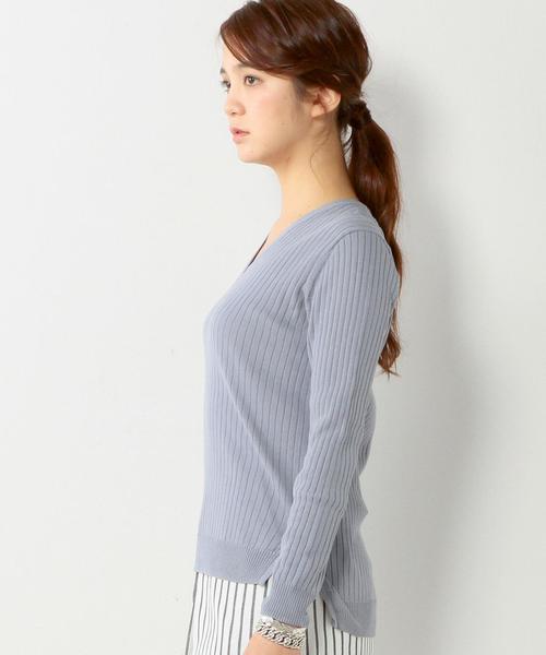 UNITED ARROWS（ユナイテッドアローズ）の「UAB CTN ワイドリブ Vネックニット ◆（ニット/セーター・レディース・オフホワイト/ブラック/ライトブルー・フリー）」の6枚目の写真