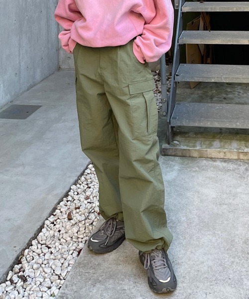 HALEY PESCA（ヘーリーペスカ）の「HALEY PESCA/ルーズシルエット ハイウエストパラシュートパンツ（カーゴパンツ・レディース・アイボリー/ブラック/カーキ・MEDIUM）」の14枚目の写真