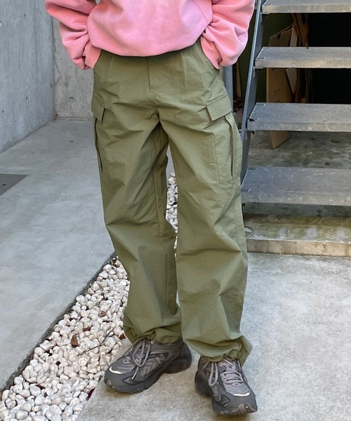 HALEY PESCA（ヘーリーペスカ）の「HALEY PESCA/ルーズシルエット ハイウエストパラシュートパンツ（カーゴパンツ・レディース・アイボリー/ブラック/カーキ・MEDIUM）」の15枚目の写真